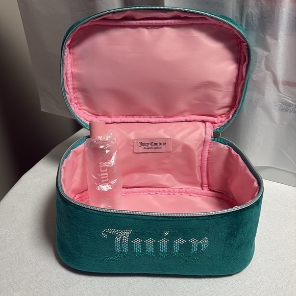 JUICY COUTURE Travel Cosmetic Bag, NWT. Beautiful Color. - Picture 5 of 5